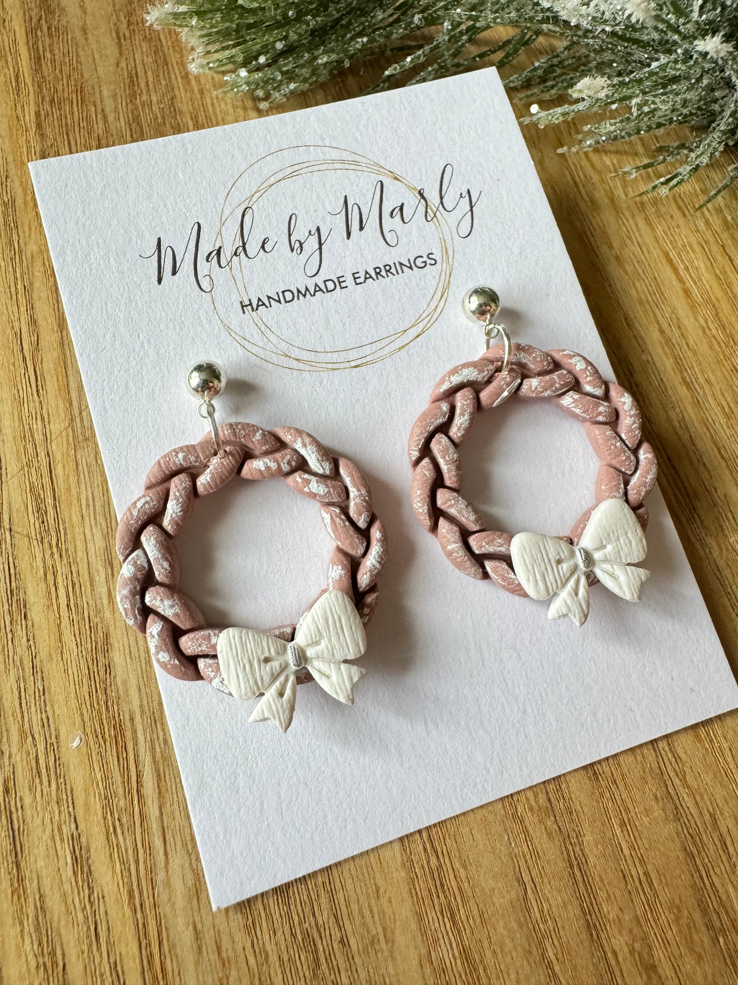 Christmas wreath dangle - Dusty pink